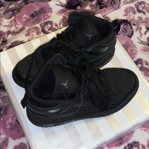 Boys sneakers